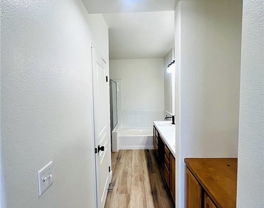 912 Duckhorn Court - Photo Thumbnail 19