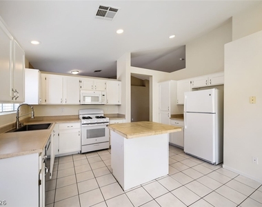 5900 Round Castle Street - Photo Thumbnail 7