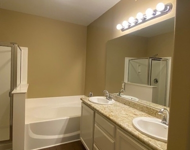 3975 N Hualapai Way - Photo Thumbnail 24