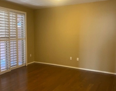 3975 N Hualapai Way - Photo Thumbnail 16