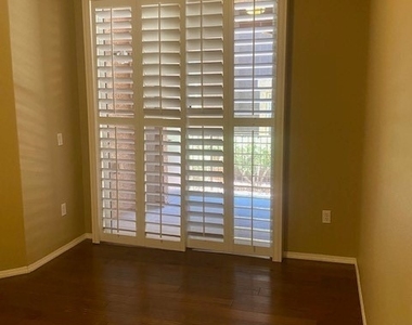 3975 N Hualapai Way - Photo Thumbnail 17