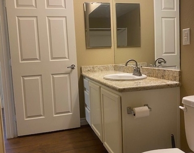 3975 N Hualapai Way - Photo Thumbnail 15