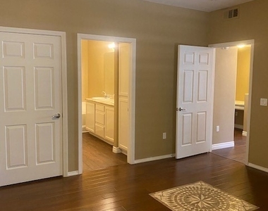 3975 N Hualapai Way - Photo Thumbnail 18