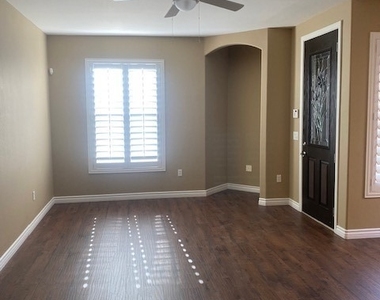 3975 N Hualapai Way - Photo Thumbnail 3