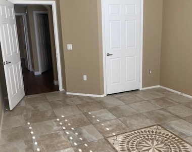3975 N Hualapai Way - Photo Thumbnail 10