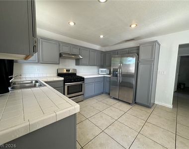 8275 Cedar Leaf Drive - Photo Thumbnail 8