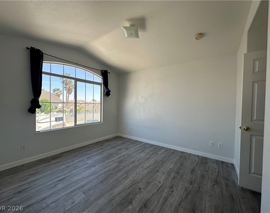 8275 Cedar Leaf Drive - Photo Thumbnail 15