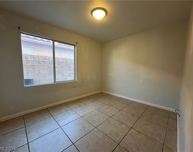 8275 Cedar Leaf Drive - Photo Thumbnail 10