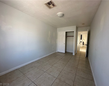 8275 Cedar Leaf Drive - Photo Thumbnail 14