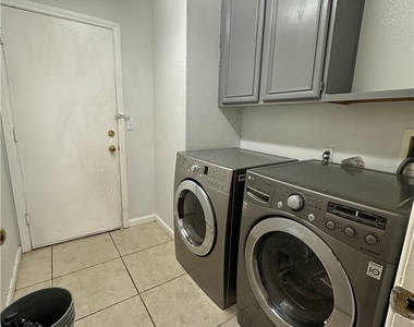 8275 Cedar Leaf Drive - Photo Thumbnail 11