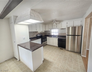 700 W Kimberly Avenue - Photo Thumbnail 5