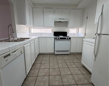 10200 Moth Orchid Court - Photo Thumbnail 17
