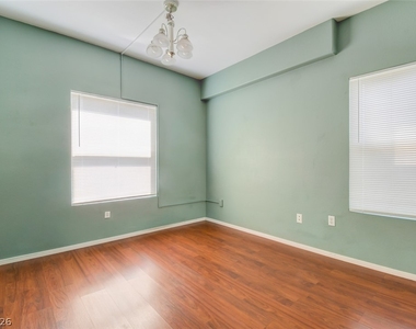 7255 W Sunset Road - Photo Thumbnail 13