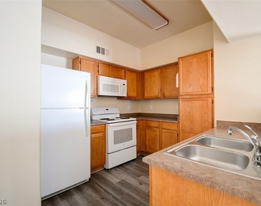 7255 W Sunset Road - Photo Thumbnail 5