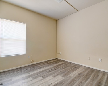 7255 W Sunset Road - Photo Thumbnail 11