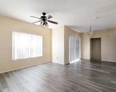 7255 W Sunset Road - Photo Thumbnail 1