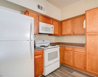 7255 W Sunset Road - Photo Thumbnail 7