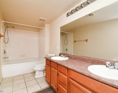 7255 W Sunset Road - Photo Thumbnail 18