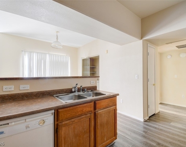 7255 W Sunset Road - Photo Thumbnail 8