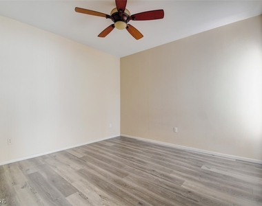 7255 W Sunset Road - Photo Thumbnail 15