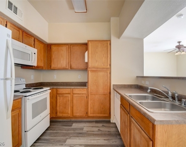 7255 W Sunset Road - Photo Thumbnail 6