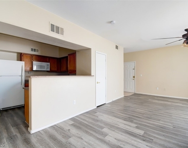 7255 W Sunset Road - Photo Thumbnail 3