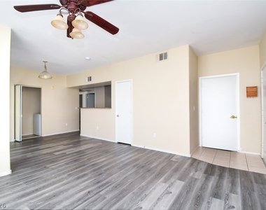 7255 W Sunset Road - Photo Thumbnail 2