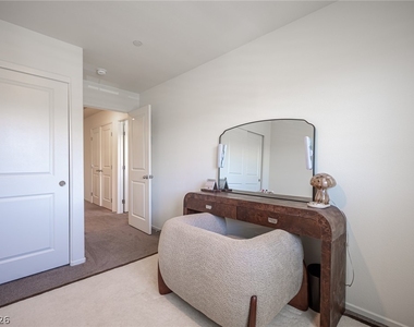 530 Gloster Avenue - Photo Thumbnail 24