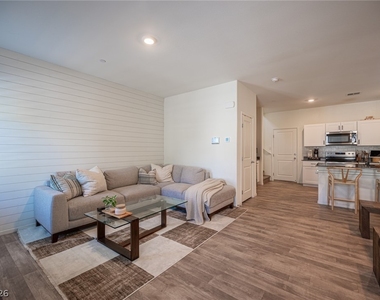 530 Gloster Avenue - Photo Thumbnail 5