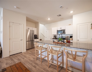 530 Gloster Avenue - Photo Thumbnail 9