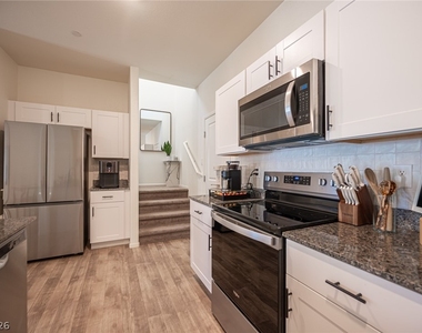 530 Gloster Avenue - Photo Thumbnail 11