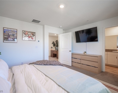 530 Gloster Avenue - Photo Thumbnail 16