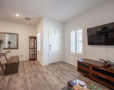 530 Gloster Avenue - Photo Thumbnail 3