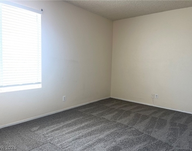 524 Fir Street - Photo Thumbnail 6