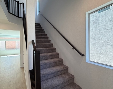 10021 Cooper Mountain Street - Photo Thumbnail 9
