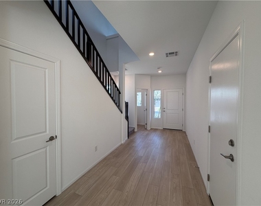10021 Cooper Mountain Street - Photo Thumbnail 3