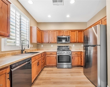 7616 Perla Del Mar Avenue - Photo Thumbnail 6