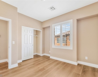 7616 Perla Del Mar Avenue - Photo Thumbnail 16