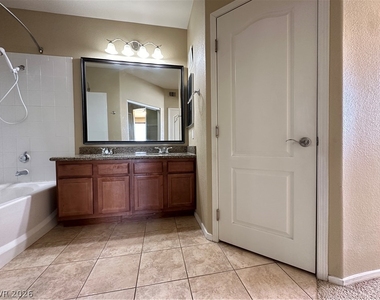 1621 Queen Victoria Street - Photo Thumbnail 13
