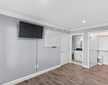 7885 W Flamingo Road - Photo Thumbnail 26