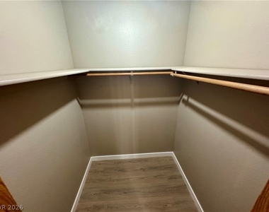 7048 Burcot Avenue - Photo Thumbnail 15
