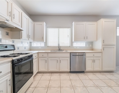 2571 Thatcher Avenue - Photo Thumbnail 15