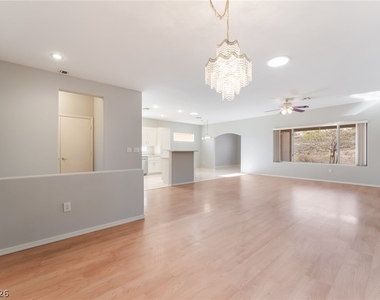 2571 Thatcher Avenue - Photo Thumbnail 7