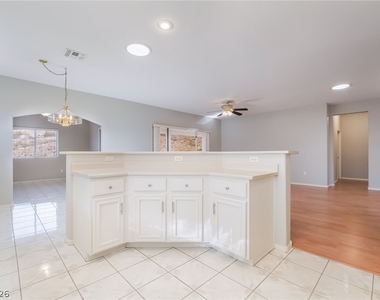2571 Thatcher Avenue - Photo Thumbnail 16