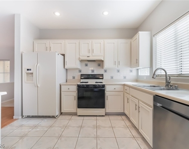 2571 Thatcher Avenue - Photo Thumbnail 14