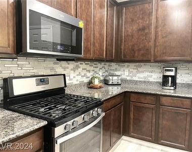 2828 Aragon Terrace Way - Photo Thumbnail 9