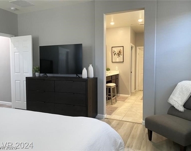 2828 Aragon Terrace Way - Photo Thumbnail 19