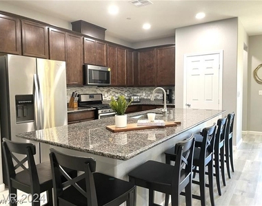 2828 Aragon Terrace Way - Photo Thumbnail 7