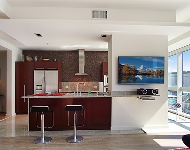 4471 Dean Martin Drive - Photo Thumbnail 2