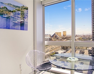 4471 Dean Martin Drive - Photo Thumbnail 6